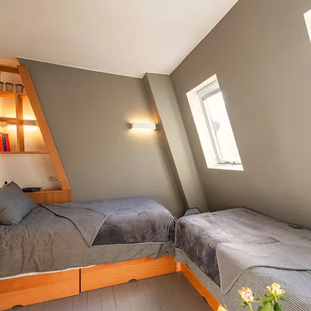 1min Walk From Champs Elysees - Avenue Montaigne - Ac - Self-checkin - Working Desk Apartment Paris