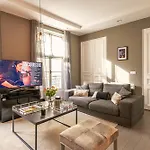 Daire 1min Walk From Champs Elysees - Avenue Montaigne - Ac - Self-checkin - Working Desk Paris