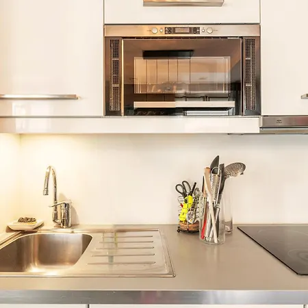 Apartmán 1min Walk From Champs Elysees - Avenue Montaigne - Ac - Self-checkin - Working Desk *