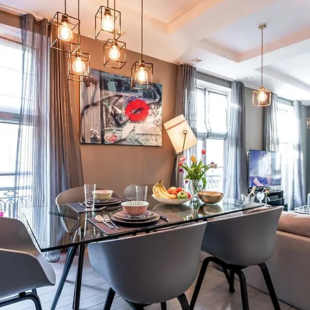 1min Walk From Champs Elysees - Avenue Montaigne - Ac - Self-checkin - Working Desk