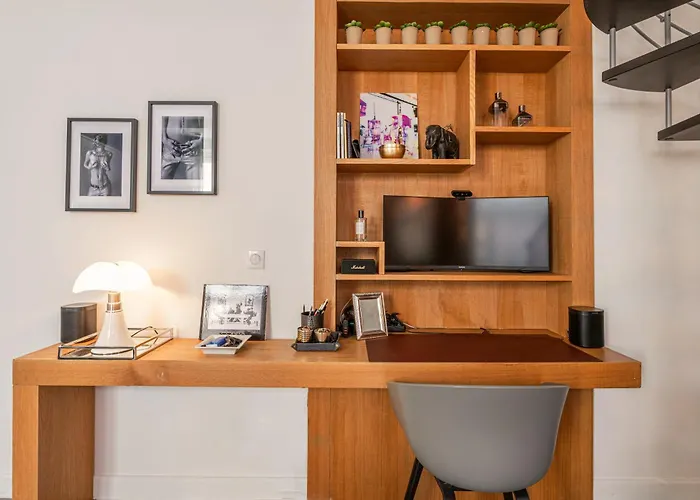 Appartement 1min Walk From Champs Elysees - Avenue Montaigne - Ac - Self-checkin - Working Desk