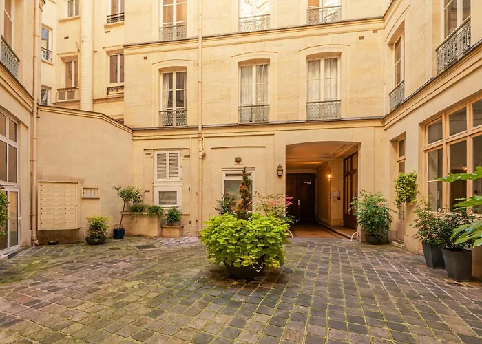 1min Walk From Champs Elysees - Avenue Montaigne - Ac - Self-checkin - Working Desk Apartman *