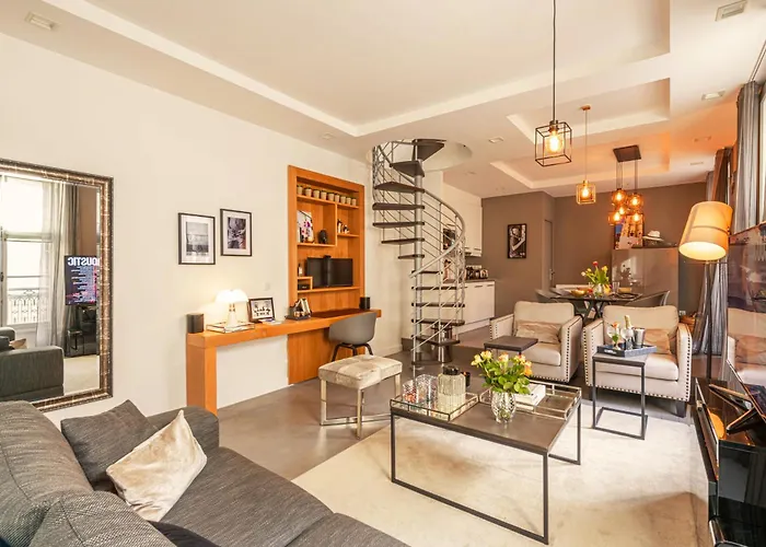 Appartement 1min Walk From Champs Elysees - Avenue Montaigne - Ac - Self-checkin - Working Desk *