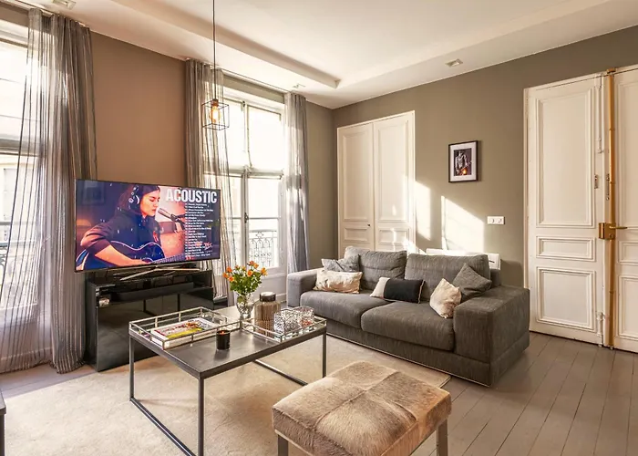 Apartman 1min Walk From Champs Elysees - Avenue Montaigne - Ac - Self-checkin - Working Desk Párizs
