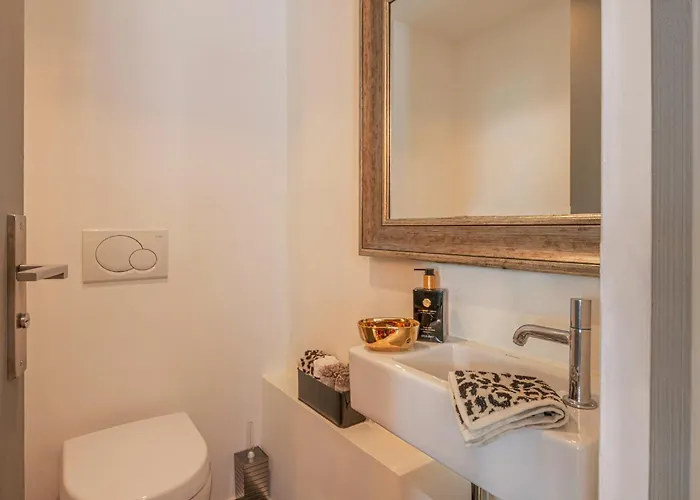 Appartement 1min Walk From Champs Elysees - Avenue Montaigne - Ac - Self-checkin - Working Desk Parijs