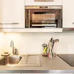 Apartamento 1min Walk From Champs Elysees - Avenue Montaigne - Ac - Self-checkin - Working Desk *