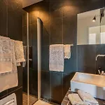 1min Walk From Champs Elysees - Avenue Montaigne - Ac - Self-checkin - Working Desk Paris