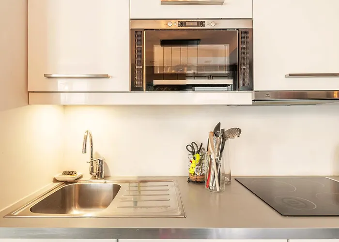 Lejlighed 1min Walk From Champs Elysees - Avenue Montaigne - Ac - Self-checkin - Working Desk *