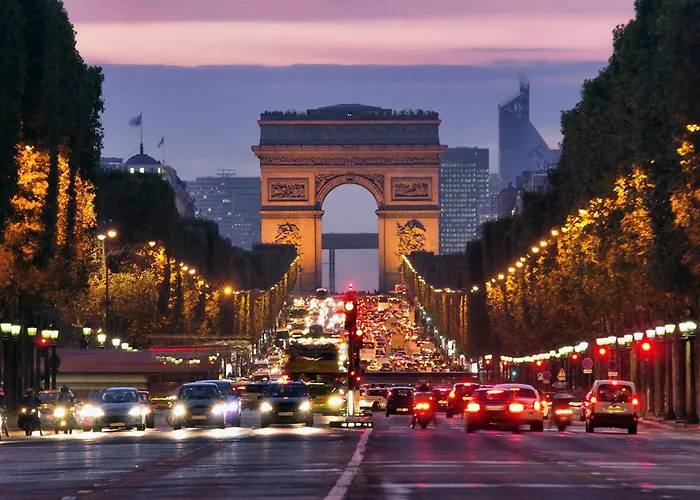 Lejlighed 1min Walk From Champs Elysees - Avenue Montaigne - Ac - Self-checkin - Working Desk *
